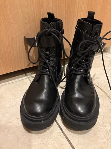 ZARA 자라 트랙 밑창 지퍼 레이스업 숏부츠 23cm 36 블랙