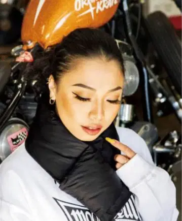 MOON Equipped. 블랙 다운 스카프 문 아이즈 머플러