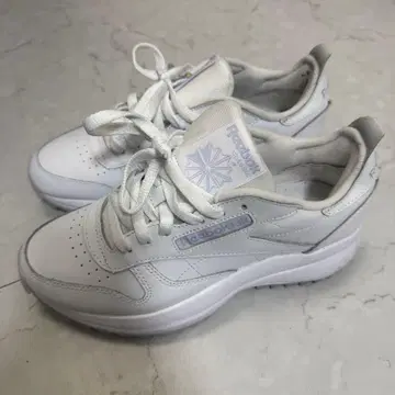 Reebok 대드 스니커즈 여성용 화이트 흰색 심플 멋스러운 신발