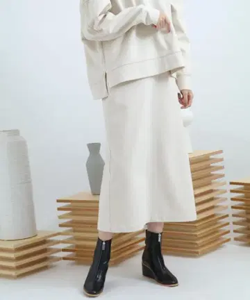 SENSE OF PLACE 어반 리서치 기모 타이트 스커트