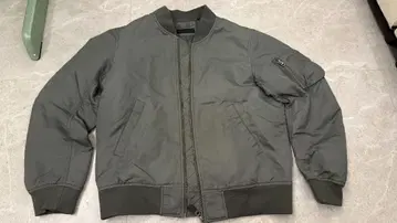 그레이 나일론 점퍼