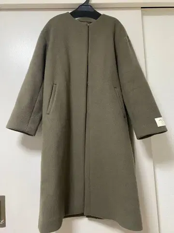 올리브 그린 롱 코트 플리스 소재