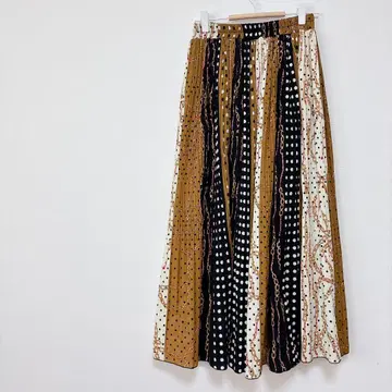 새상품급 멀티 컬러 플리츠 롱 스커트 도트 패턴 브라운 블랙