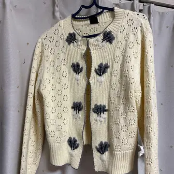 eip 아이보리 자수 가디건