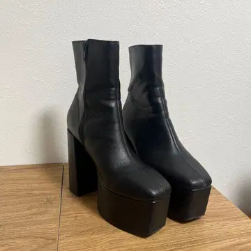 [ 새상품급 ] Evris 레더라이크 청키 부츠