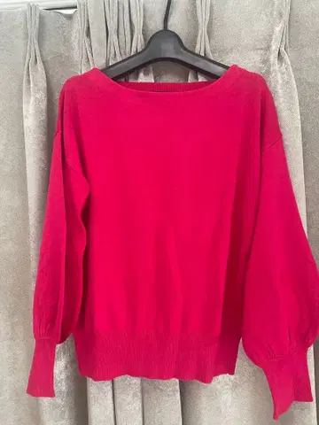 오프숄더 벌룬 소매 니트 스웨터 빨간색