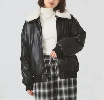 2025년 레이빔즈 인조 가죽 누빔 보머 블루종 블랙