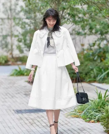 체스티 2WAY 카라 부착 플라워 펄 자켓 화이트 0