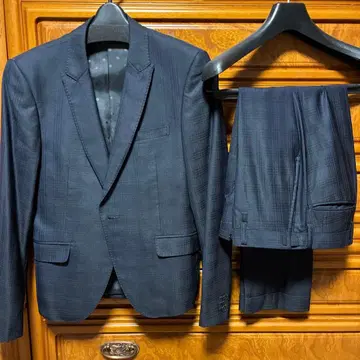 VANQUISH 네이비 체크 무늬 수트