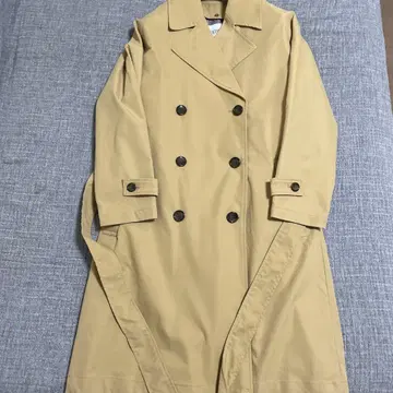 베이지 더블 브레스트 트렌치코트