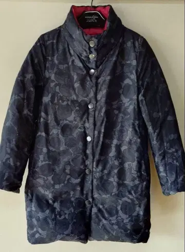 꽃무늬 다크 그레이 빨간색 퀼팅 코트