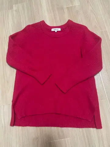 빨간색 니트 스웨터 사이드 슬릿 포함