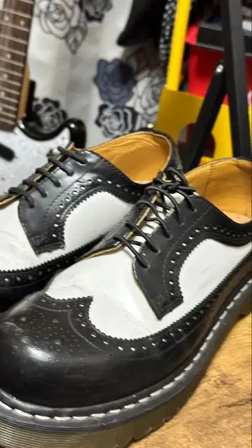 닥터마틴 윙팁 옥스퍼드 신발 블랙/화이트