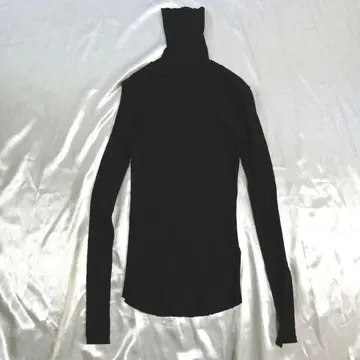 SOEJU 소 블랙 터틀넥 L