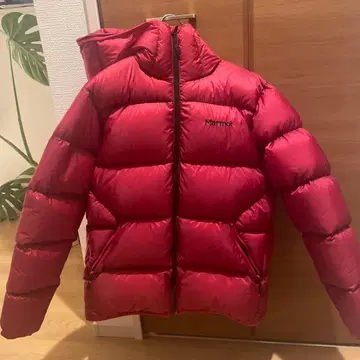 [새상품급] Marmot 빨간색 다운 자켓 후드 부착