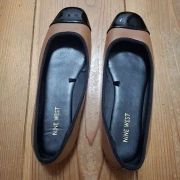 NINE WEST 베이지 플랫 펌프스