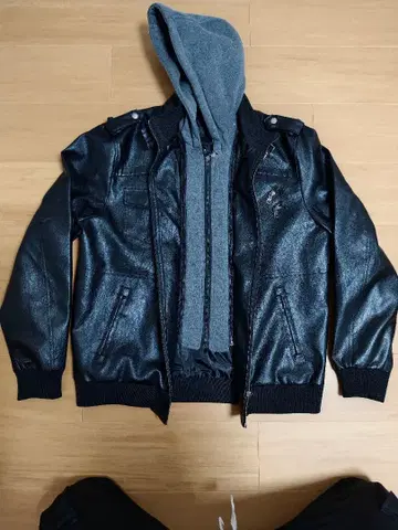 블랙 가죽 자켓 후드 부착