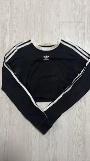 adidas 블랙 크롭 헤이세이 갸루 피치T Y2K