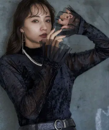 HARE 시어 벨로아 하이넥 상의 블랙