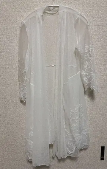 cawaii 꽃무늬 자수 토퍼 가디건 화이트