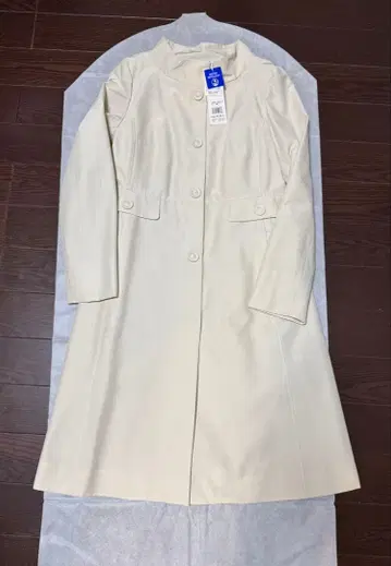 투 비 시크 코트 화이트 포멀