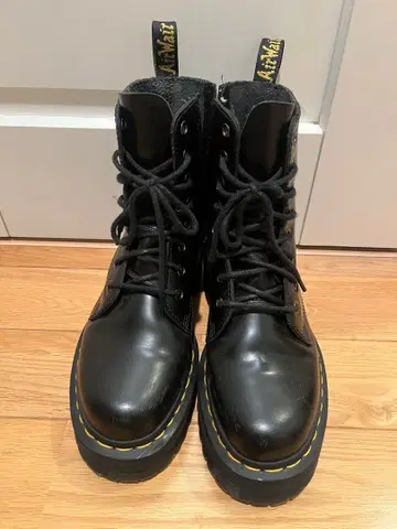 닥터 마틴 블랙 레이스업 부츠