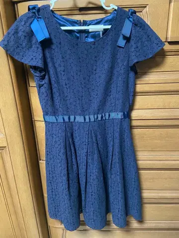 네이비 리본 포함 반팔 원피스