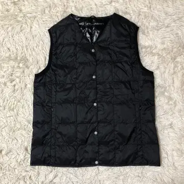 극미품 타이온 다운 베스트 퀼팅 블랙 V넥