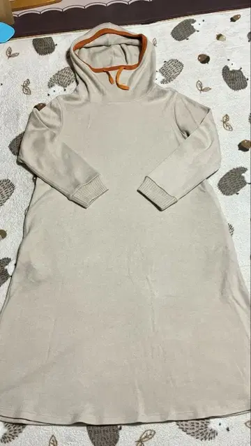 베이지 긴팔 튜닉 후드 부착