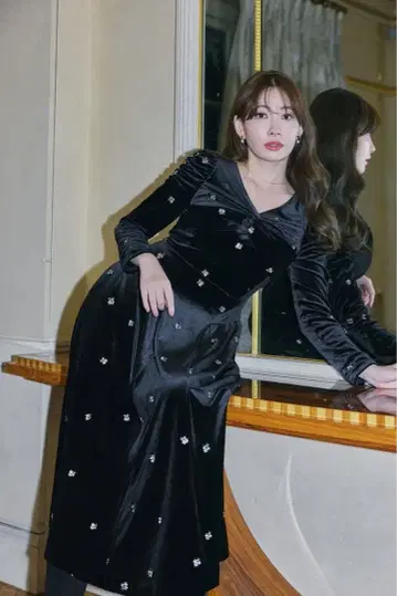 새상품 herlipto Belmont Floral Velour Dress