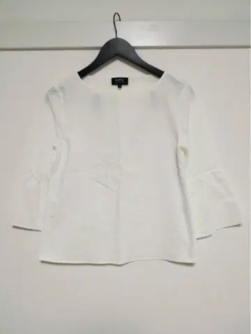 A.P.C 아페쎄 소매 프릴 상의 블라우스