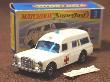 MATCHBOX Superfast No.3 BENZ AMBULANCE