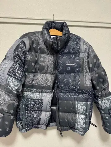 thisisneverthat 반다나 패턴 다운 자켓 M