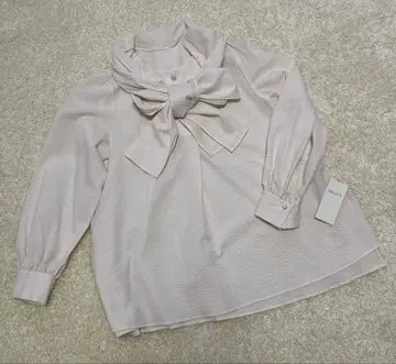 미사용 새상품 노리즈 리본 타이 블라우스 크림 아이보리 38 사이즈