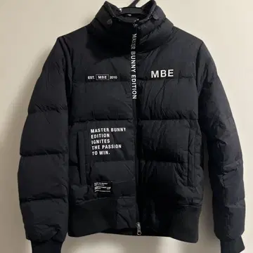 MASTER BUNNY EDITION 블랙 다운 자켓