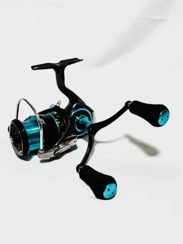 새상품급 다이와 21 에메랄다스 AIR LT2500-DH