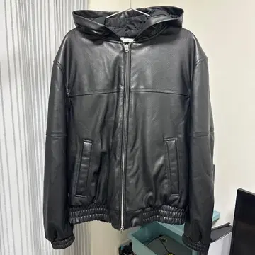 ZARA 블랙 후드 부착 페이크 가죽 자켓 L 사이즈