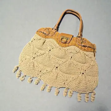 [ FERRAGAMO ] 레어 간치니 니트 핸드백