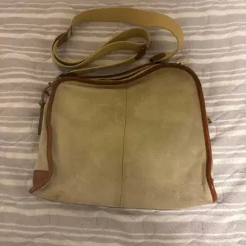 와일드 스완스 베이지 스웨이드 숄더백