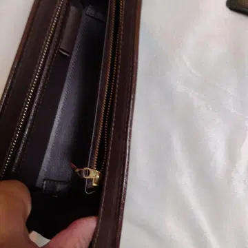 이타가키의 가죽 세컨드 백