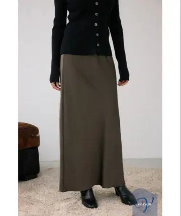 AZUL by moussy / VENUS 내로우 새틴 스커트