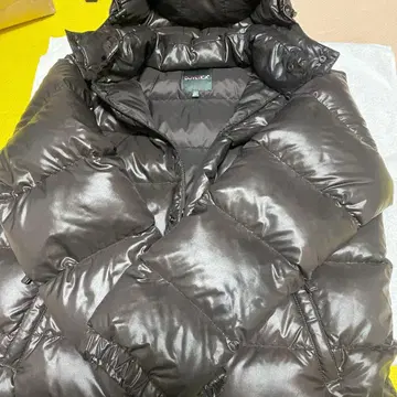 OUTILICA 블랙 다운 자켓 후드 부착