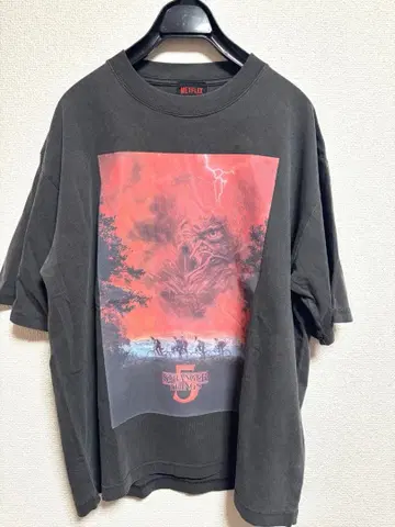 [ 미사용 새상품 ] 스트레인저 싱스5 티셔츠 L 사이즈