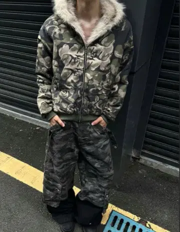 카모 패턴 퍼 달린 다운 자켓