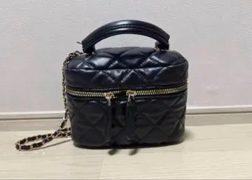 블랙 퀼팅 숄더백