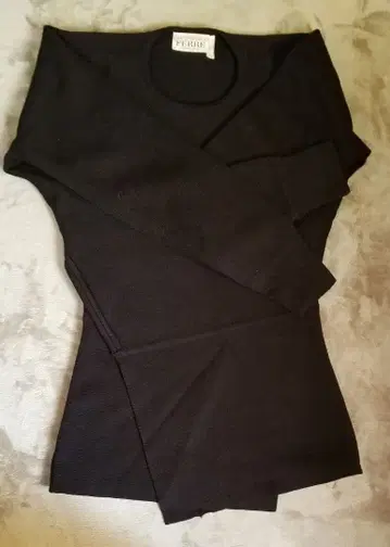 블랙 크로스 디자인 니트 스웨터