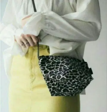 새상품 에르베샤 펠리에 Mini Pochette