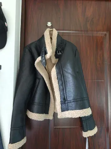 합성 피혁 보아 숏 자켓