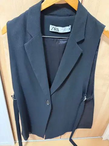 ZARA 블랙 슬리브리스 자켓 허리 리본 포함