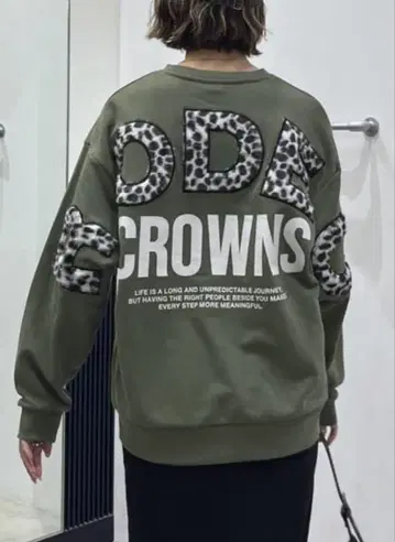 로데오 크라운 애니멀 인조 모피 아플리케 맨투맨 상의